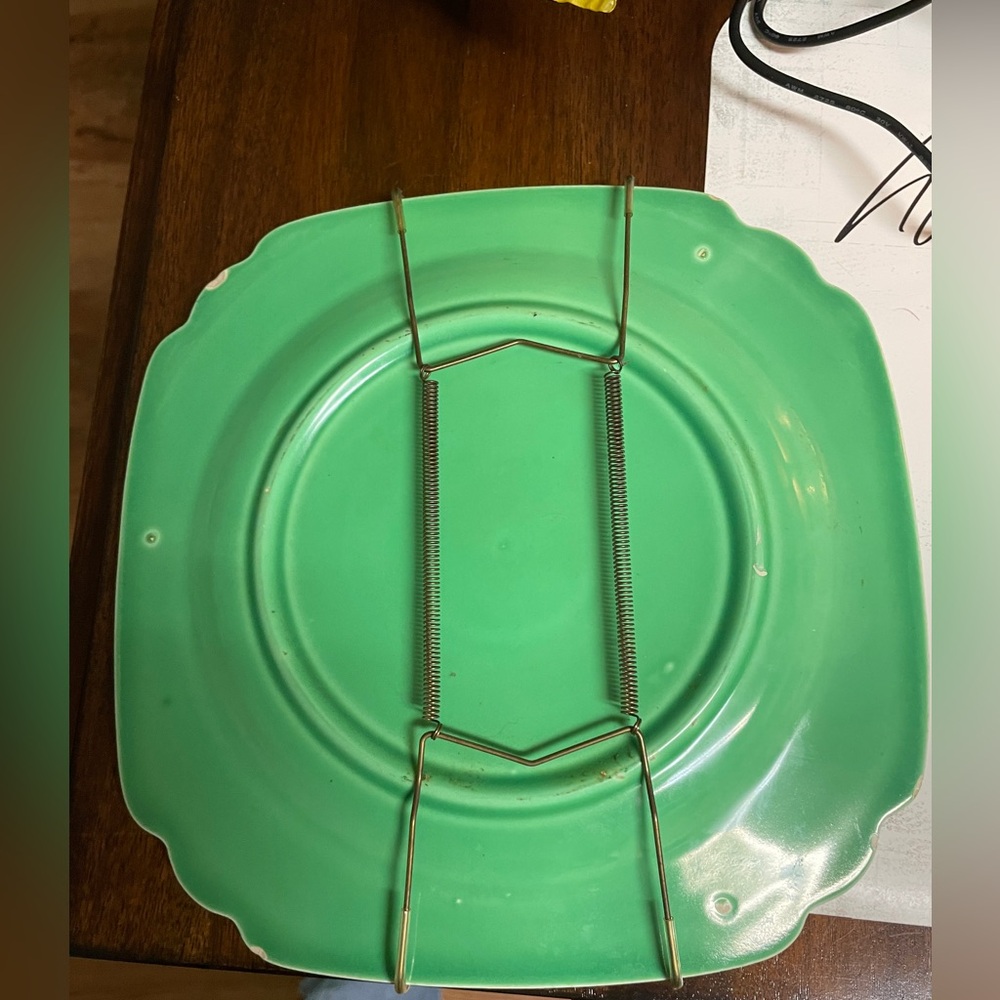 Homer Laughlin Riviera style Vintage plate with hanger - Picture 2 of 6